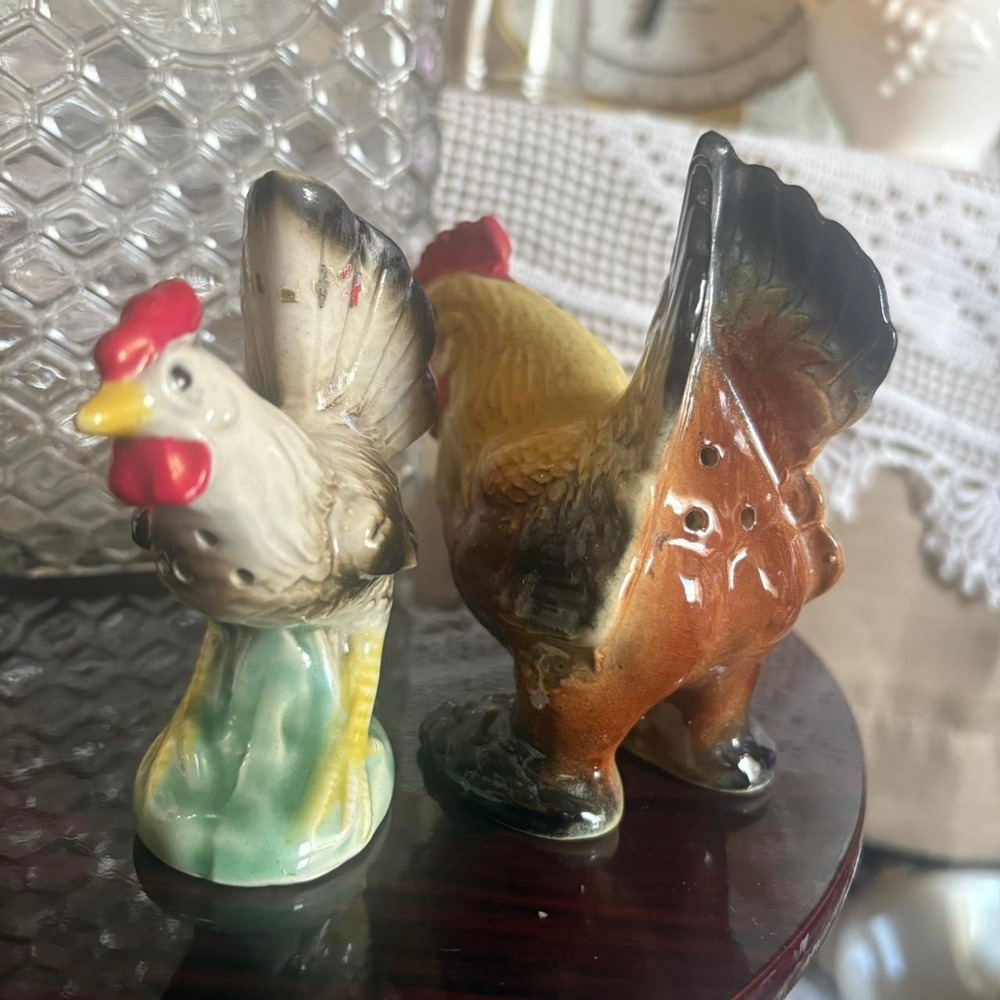 Rooster and hen salt and pepper shakers